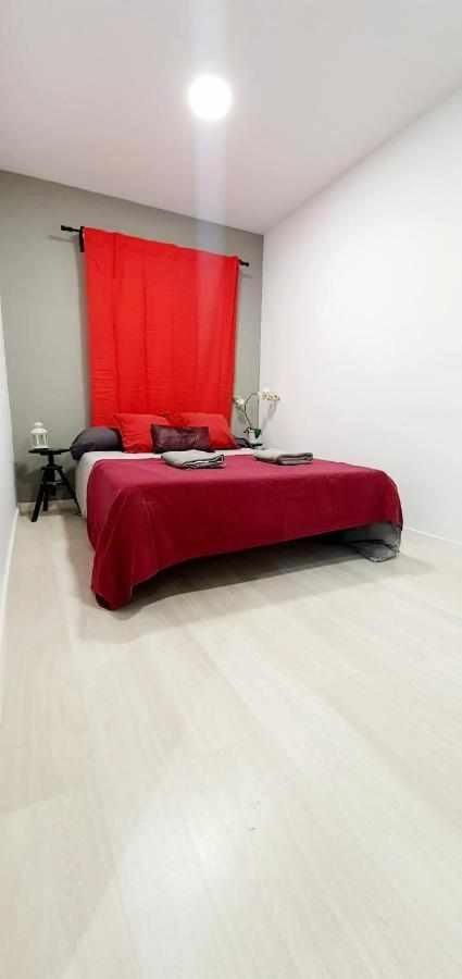Hostal Urban Basic L’Hospitalet de Llobregat Exterior foto