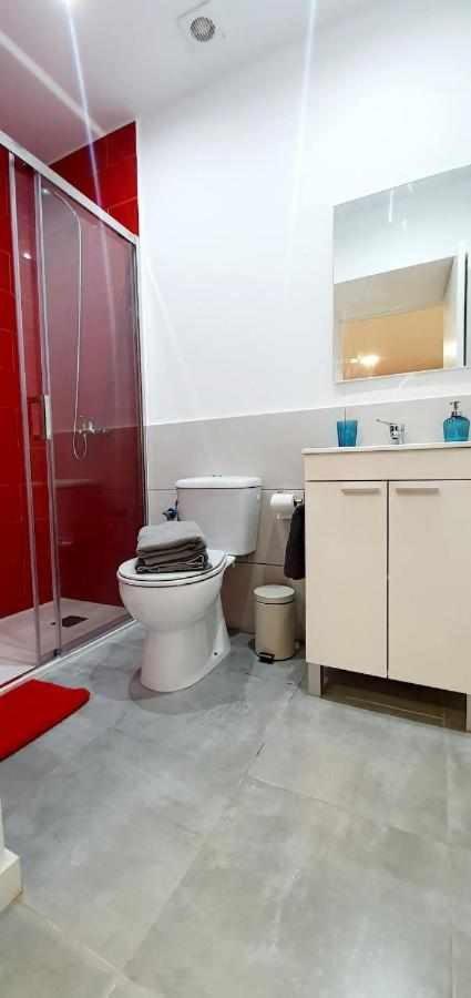 Hostal Urban Basic L’Hospitalet de Llobregat Exterior foto