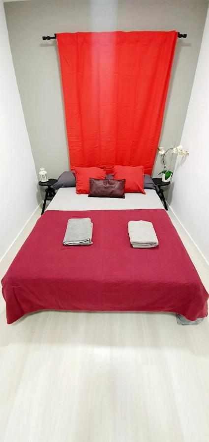 Hostal Urban Basic L’Hospitalet de Llobregat Exterior foto