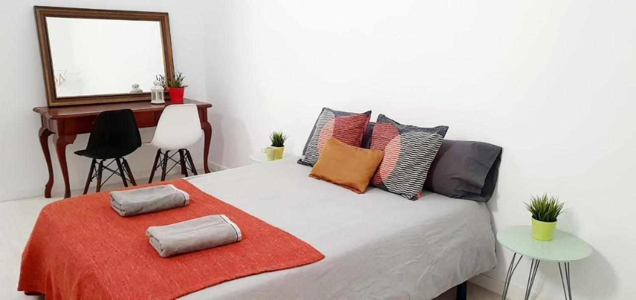 Hostal Urban Basic L’Hospitalet de Llobregat Exterior foto
