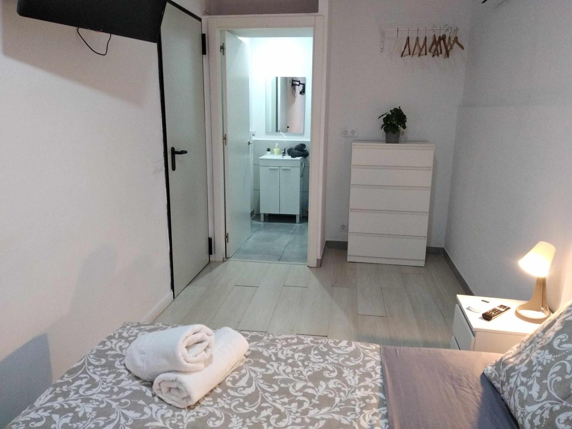 Hostal Urban Basic L’Hospitalet de Llobregat Zimmer foto