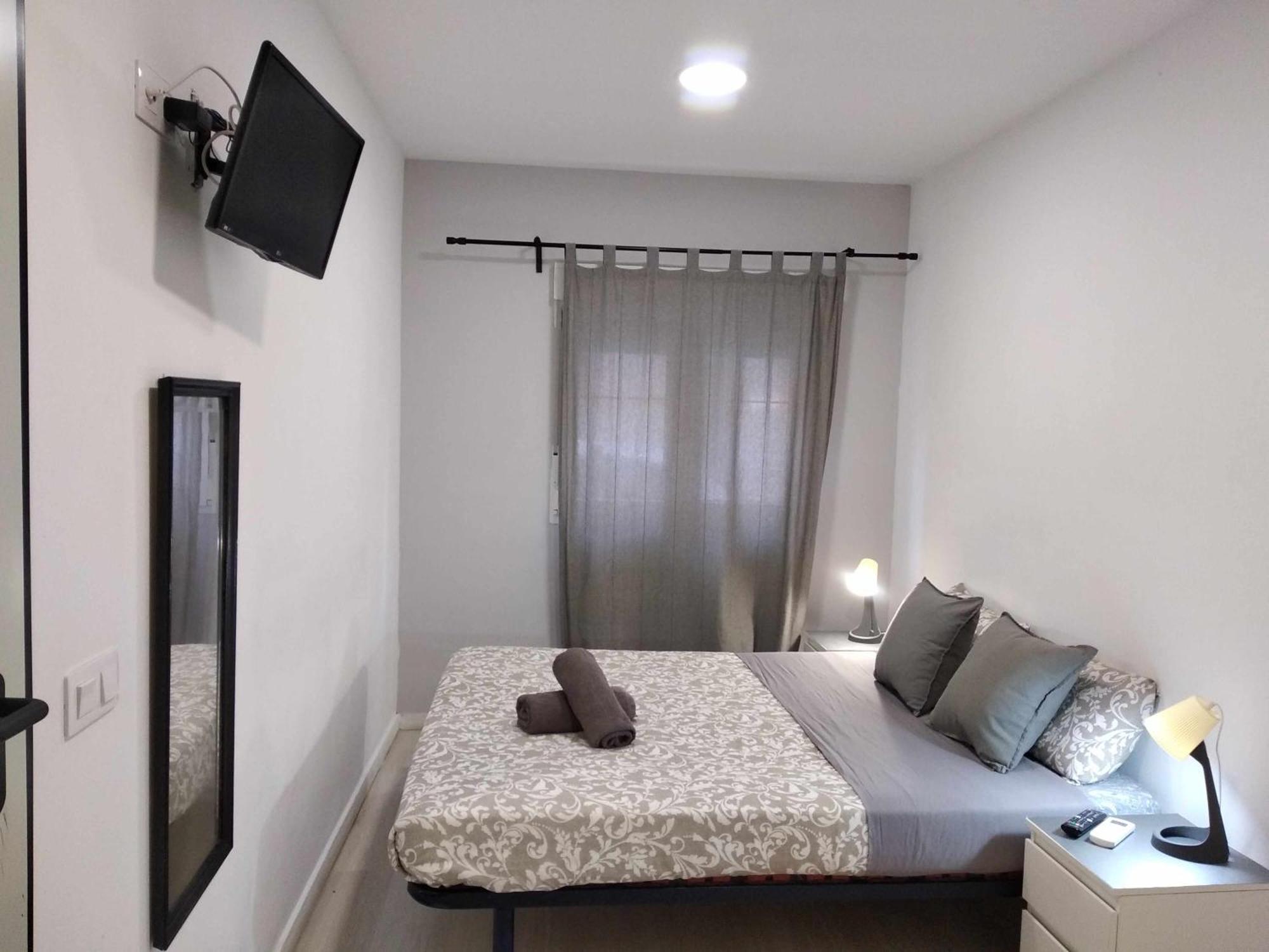 Hostal Urban Basic L’Hospitalet de Llobregat Zimmer foto